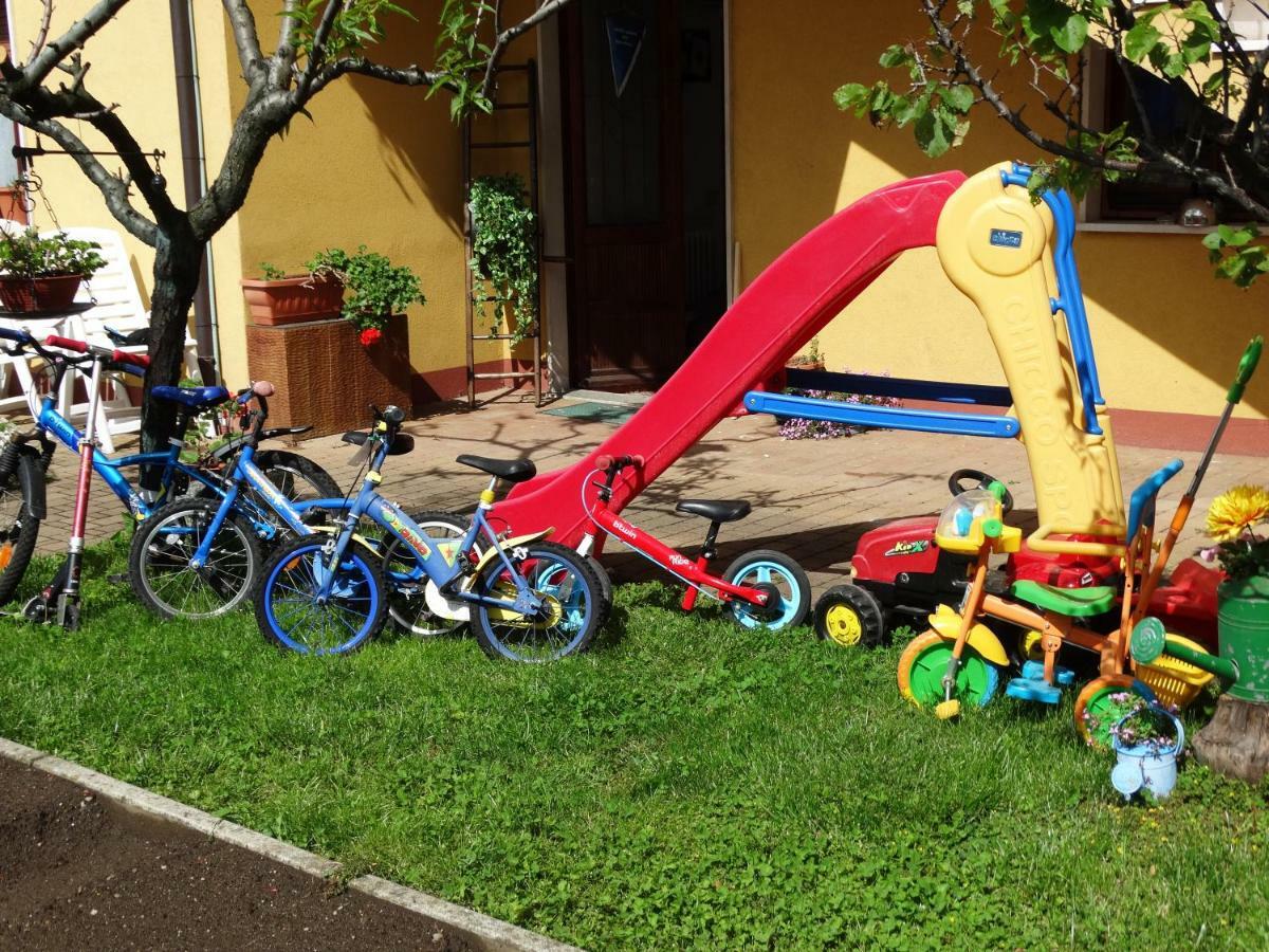 Il Nido Del Merlo Parcheggio E Giardino 베르바니아 외부 사진
